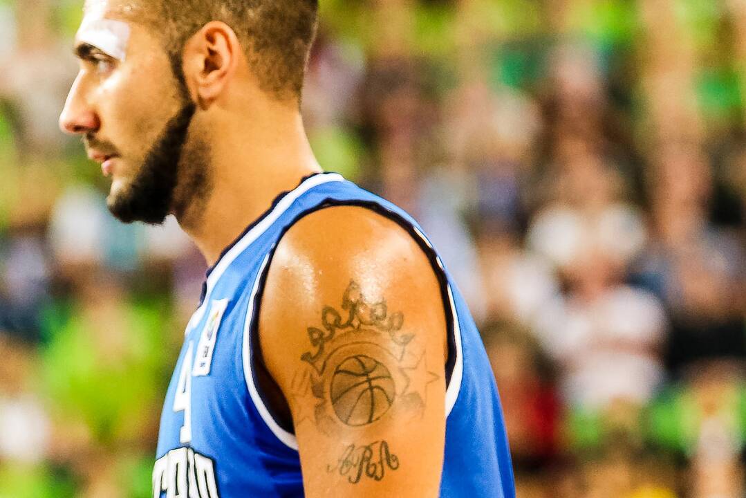 Kūno marginimo mados krepšinio aikštelėje