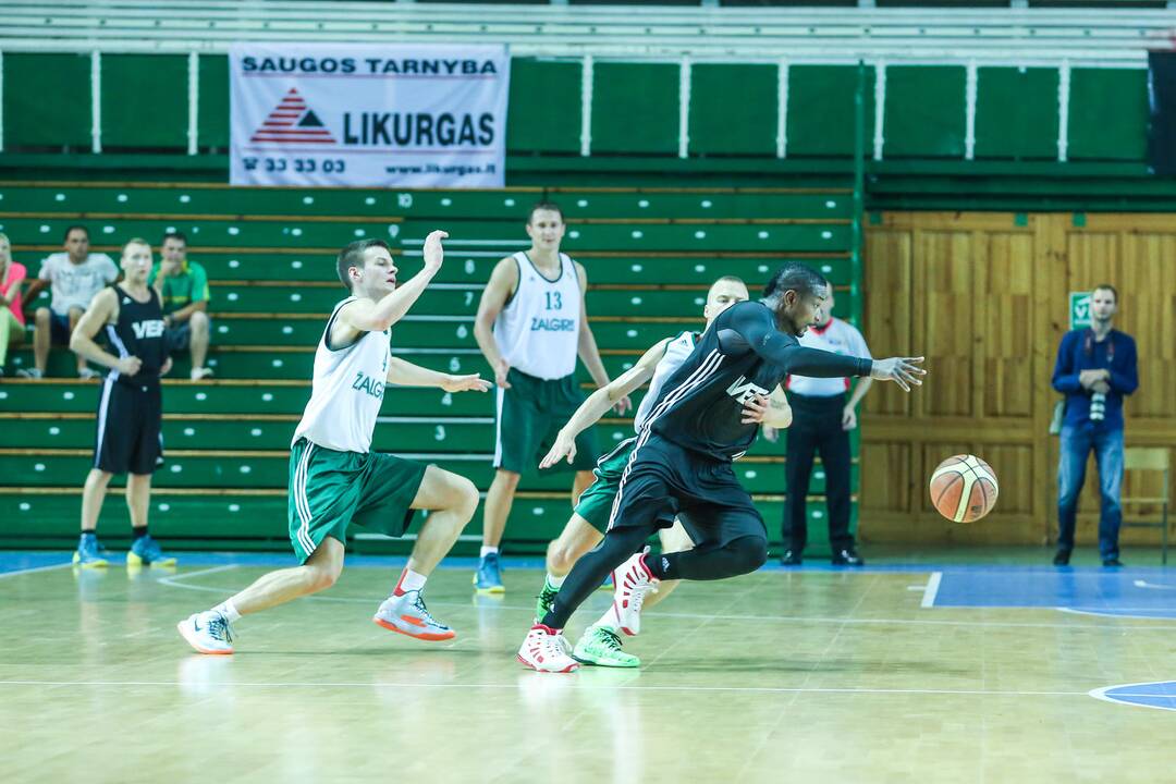 "Žalgiris" S.Butauto taurės finale po dramatiškos kovos nusileido VEF komandai 