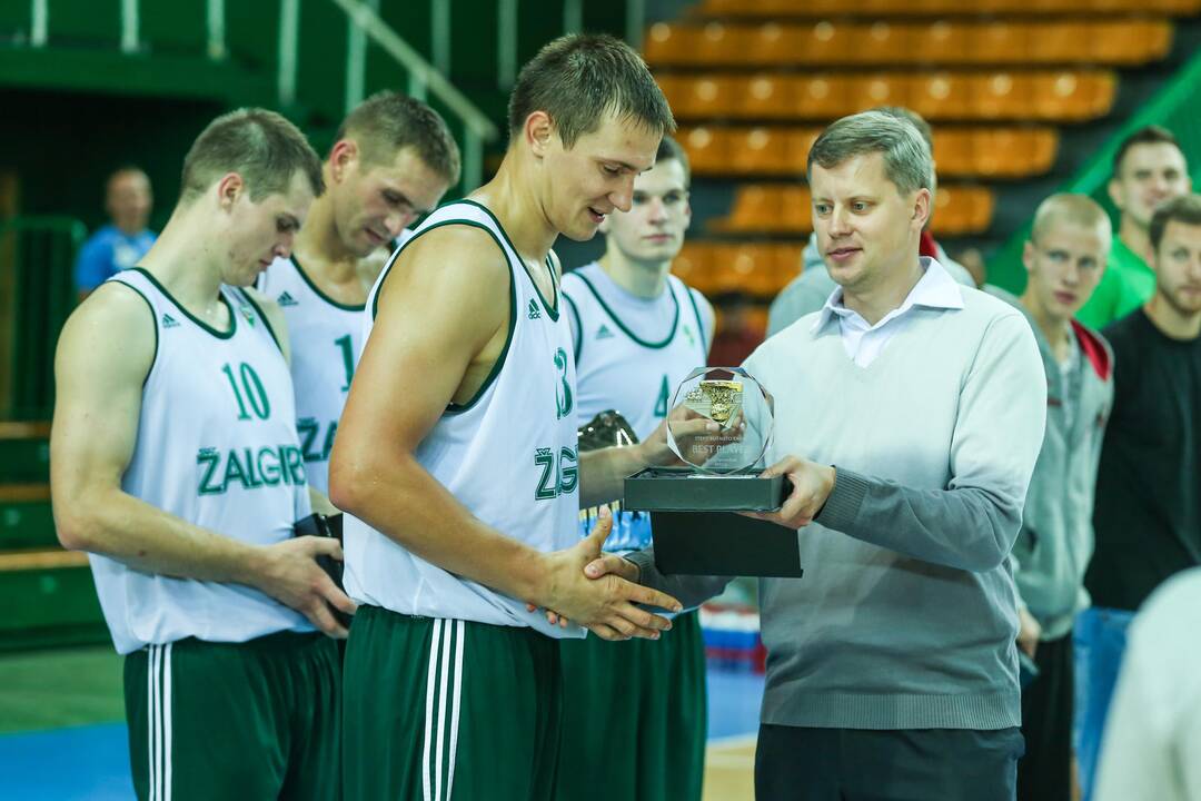 "Žalgiris" S.Butauto taurės finale po dramatiškos kovos nusileido VEF komandai 