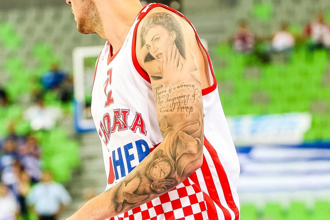 Kūno marginimo mados krepšinio aikštelėje