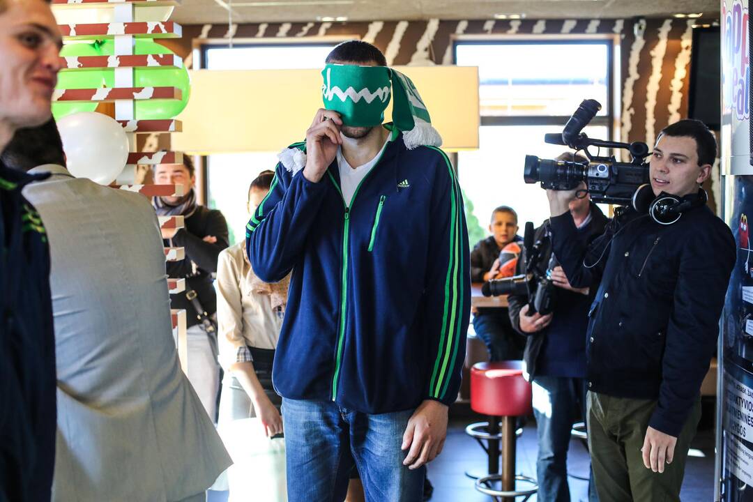 Žalgiriečiai greito maisto restorane McDonald's