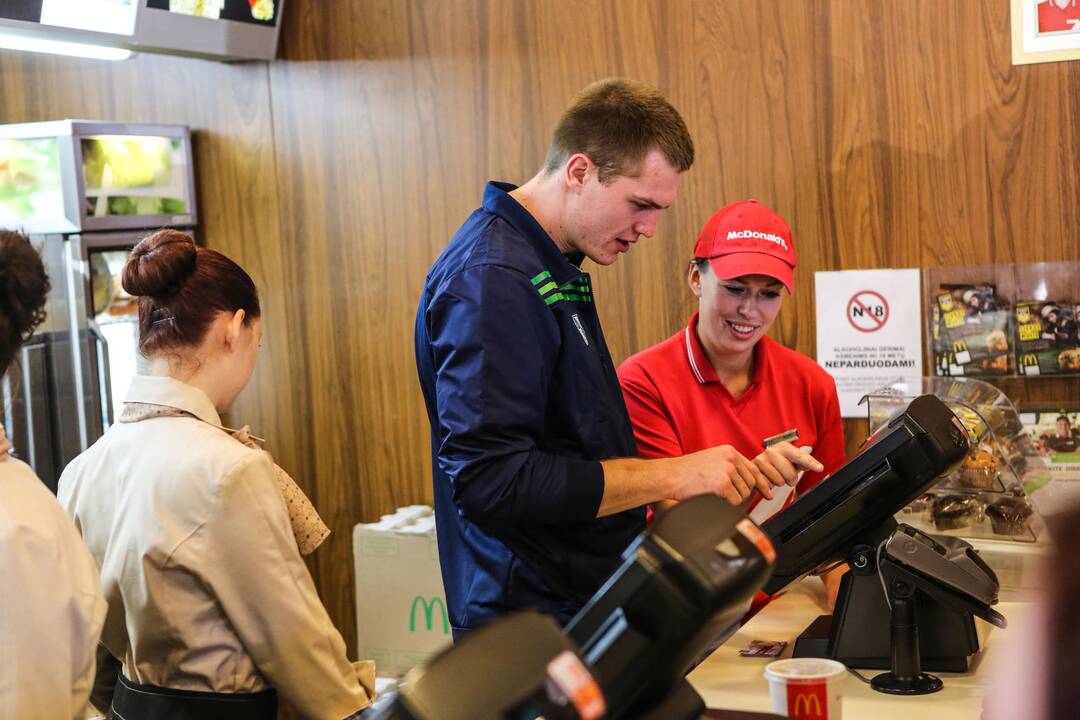 Žalgiriečiai greito maisto restorane McDonald's