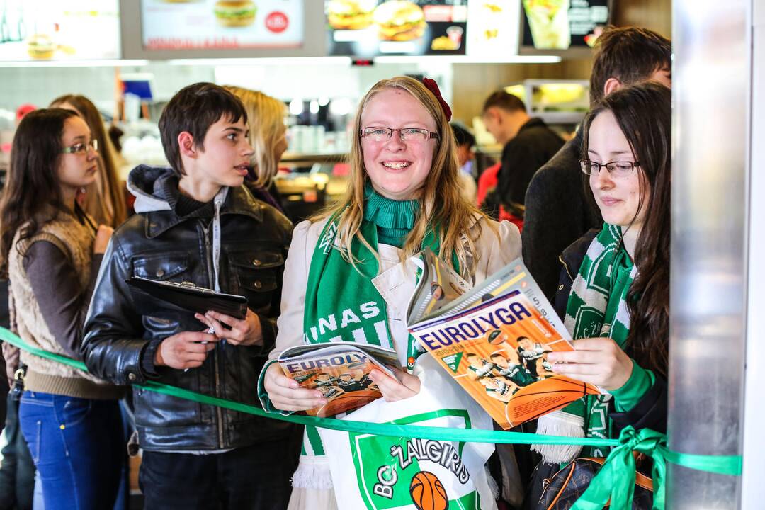 Žalgiriečiai greito maisto restorane McDonald's