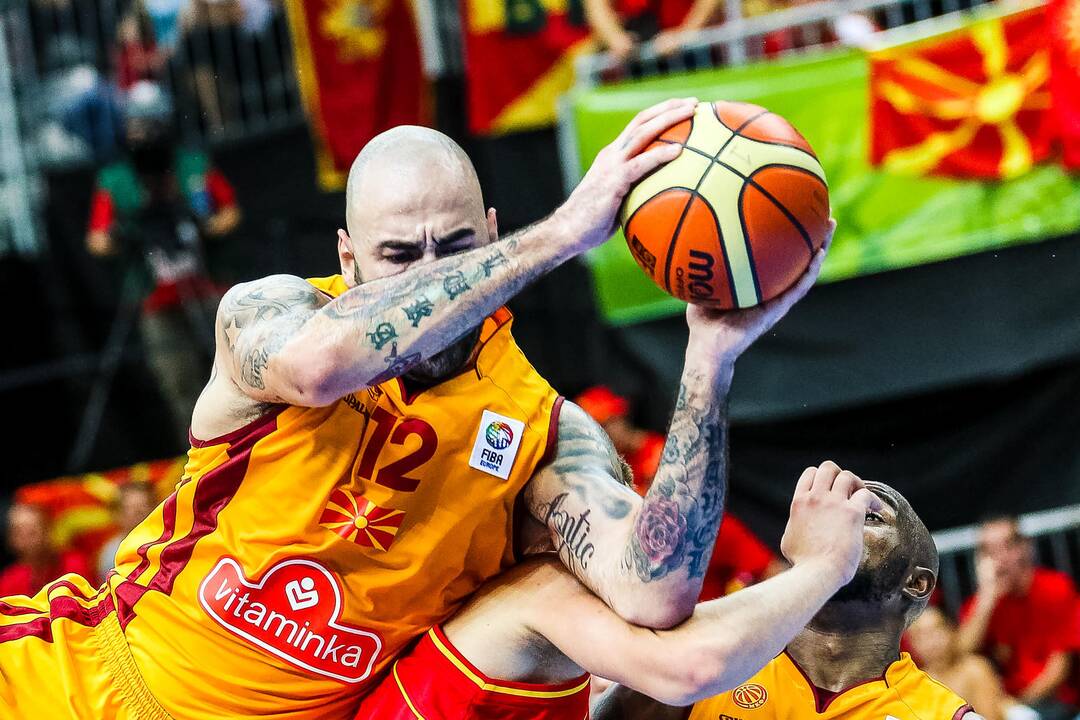 Kūno marginimo mados krepšinio aikštelėje