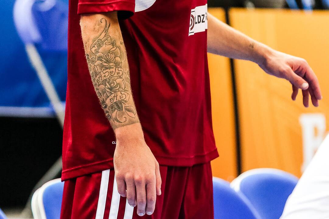 Kūno marginimo mados krepšinio aikštelėje