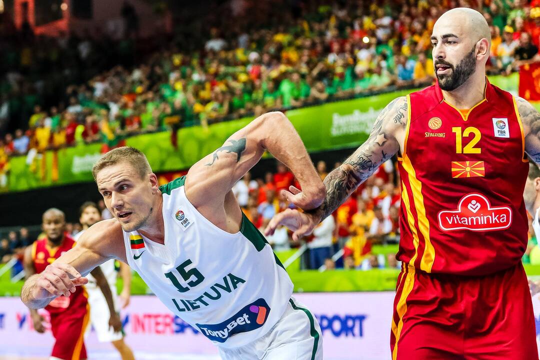 Kūno marginimo mados krepšinio aikštelėje