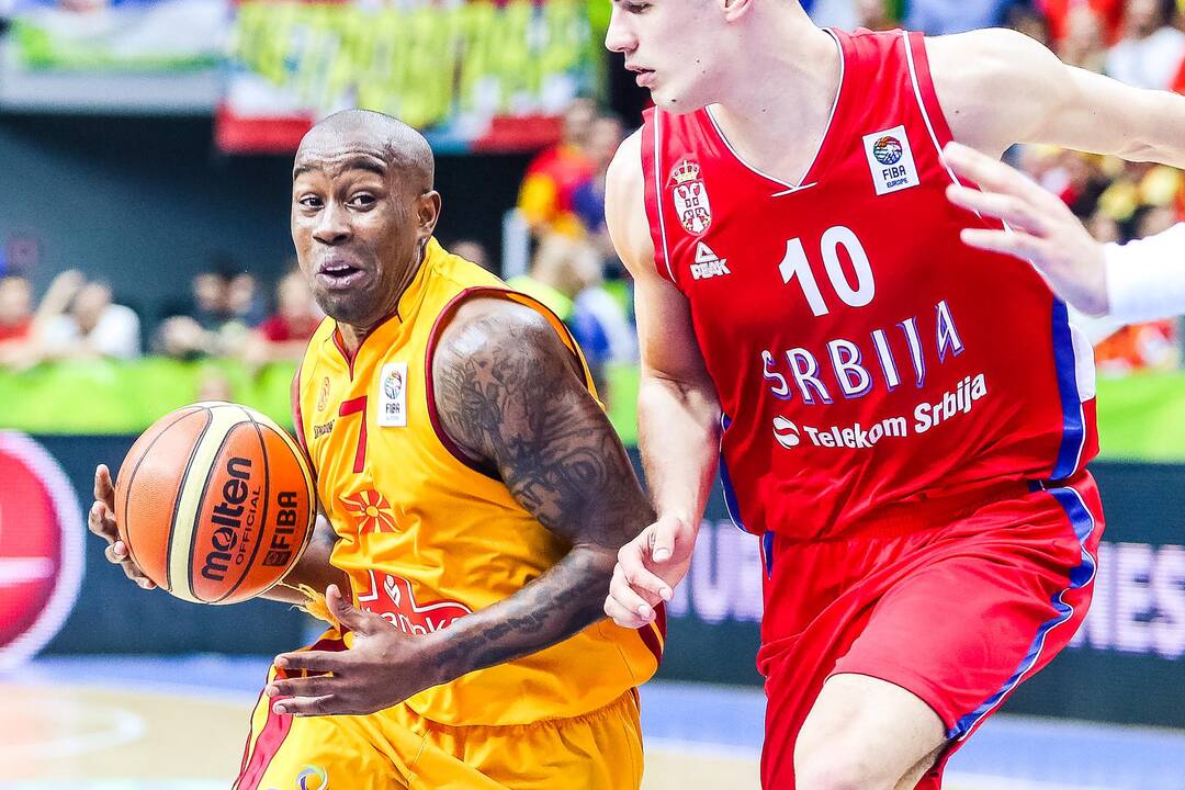 Kūno marginimo mados krepšinio aikštelėje