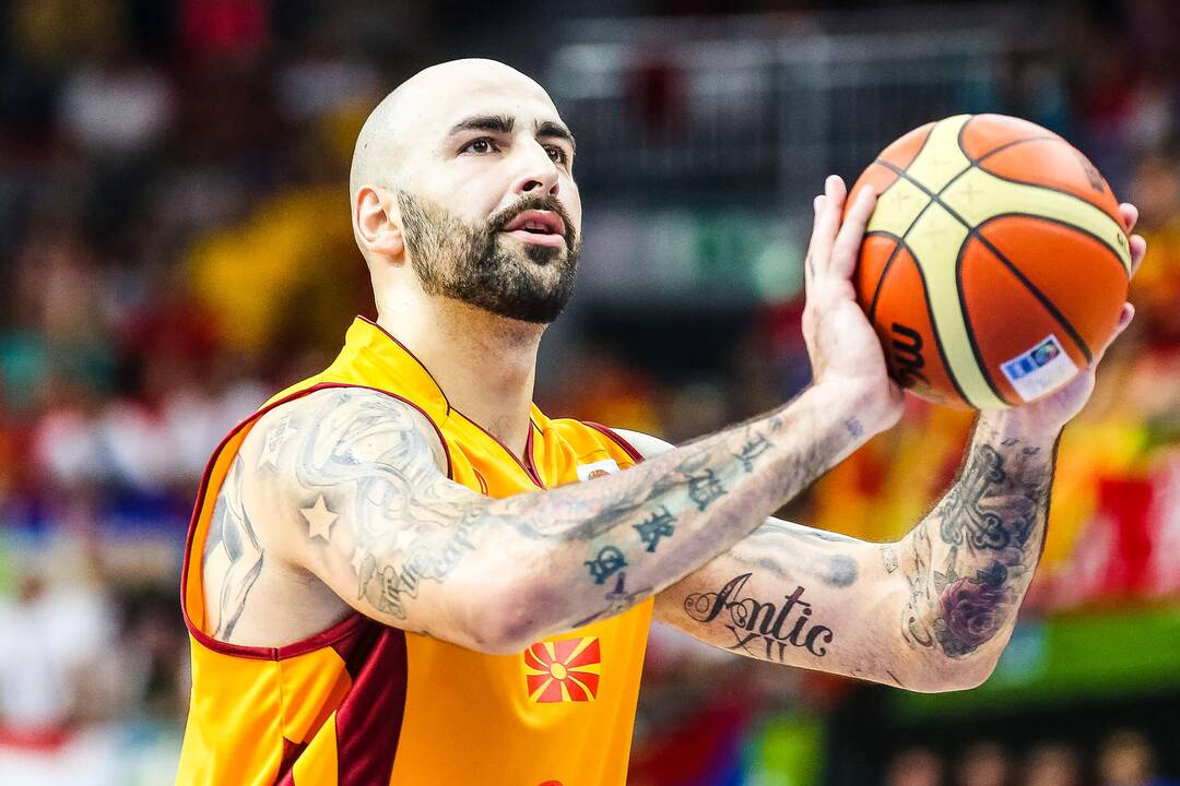Kūno marginimo mados krepšinio aikštelėje