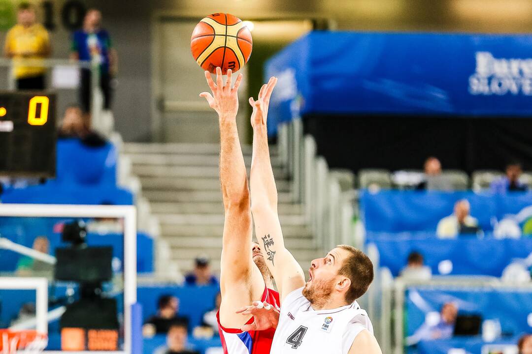 Kūno marginimo mados krepšinio aikštelėje