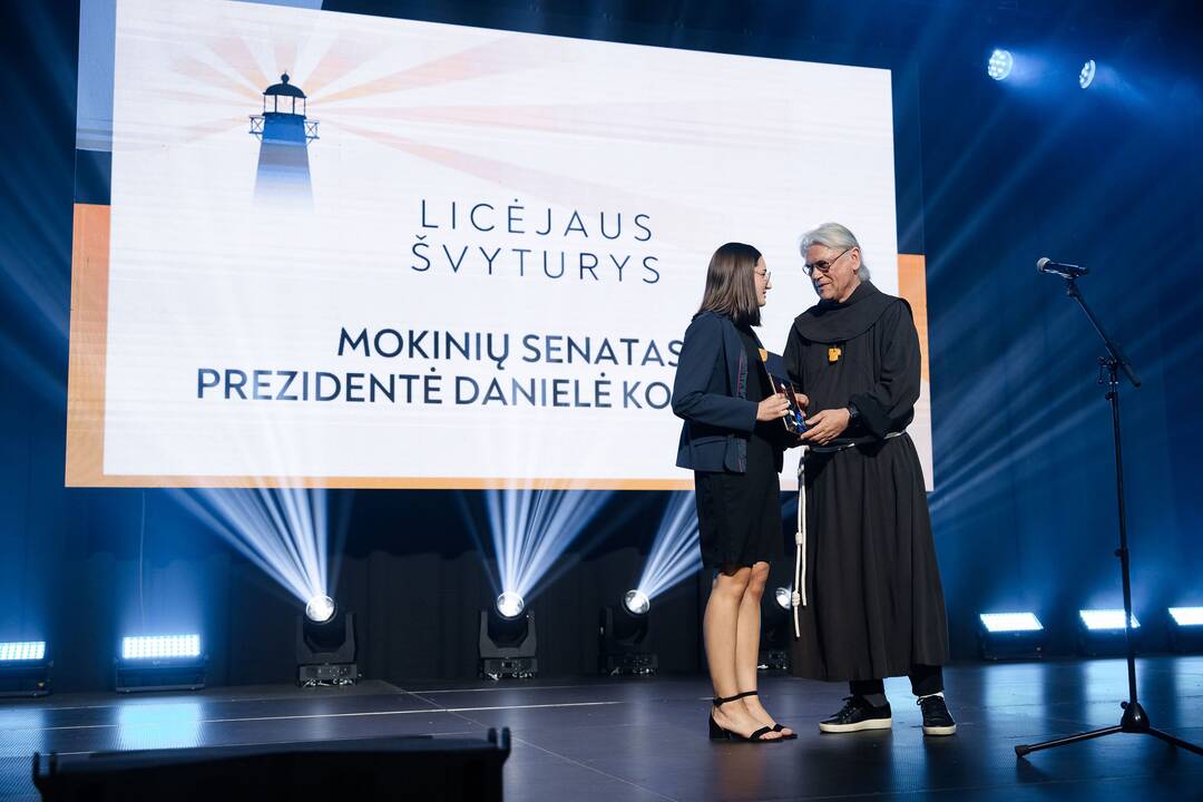 Klaipėdos licėjus apdovanojo mokinius ir mokytojus