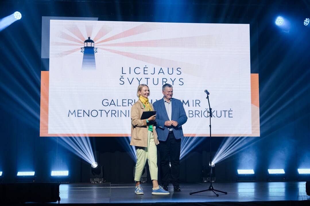 Klaipėdos licėjus apdovanojo mokinius ir mokytojus