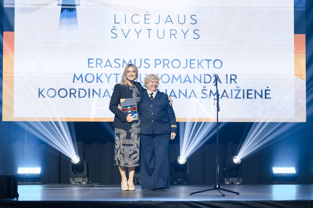Klaipėdos licėjus apdovanojo mokinius ir mokytojus