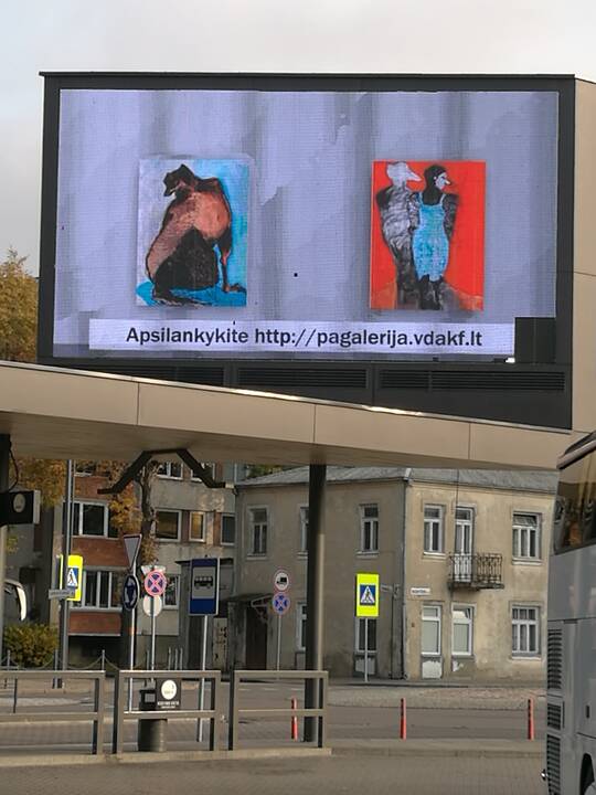 Išeitis: menas stipresnis už pandemija – jaunųjų kūrėjų darbai miestiečius pasiekė naujais kanalais, improvizuotomis galerijomis virtusiose viešose vietose.