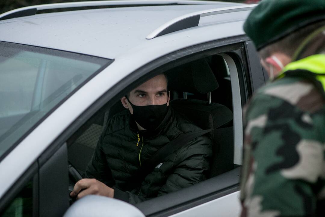 Šventiniai blokpostai Kaune: pareigūnai vykdo vairuotojų kontrolę