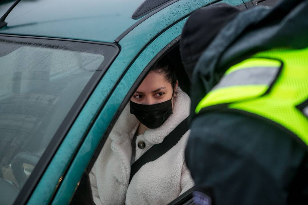 Šventiniai blokpostai Kaune: pareigūnai vykdo vairuotojų kontrolę