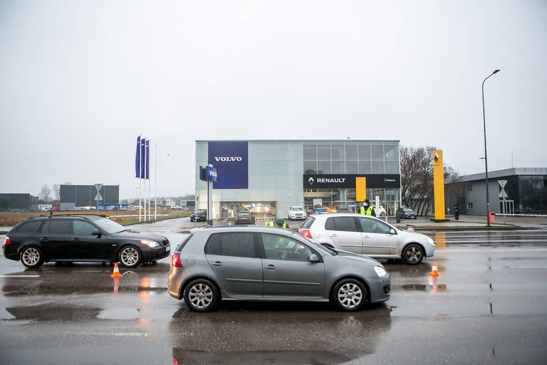 Šventiniai blokpostai Kaune: pareigūnai vykdo vairuotojų kontrolę