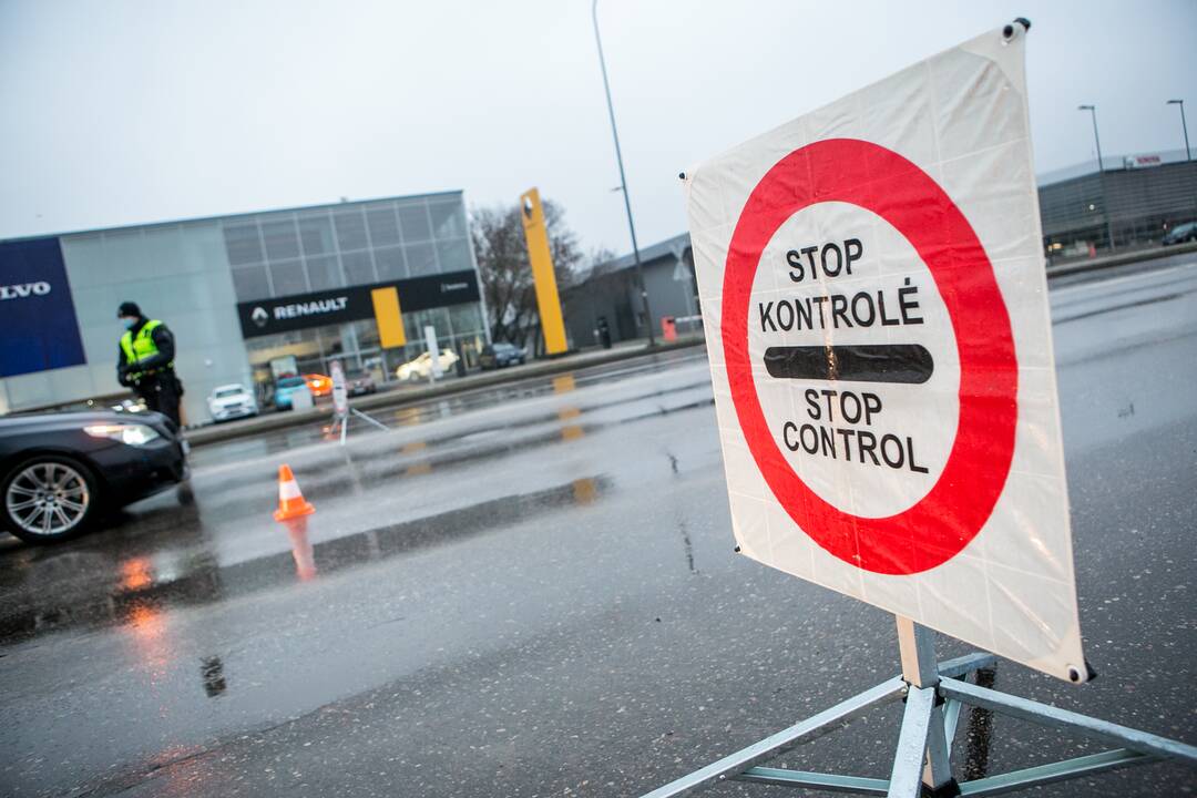 Šventiniai blokpostai Kaune: pareigūnai vykdo vairuotojų kontrolę
