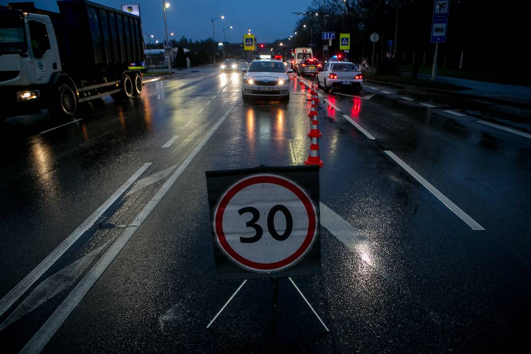 Šventiniai blokpostai Kaune: pareigūnai vykdo vairuotojų kontrolę