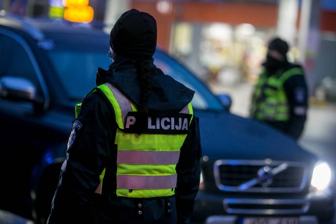 Šventiniai blokpostai Kaune: pareigūnai vykdo vairuotojų kontrolę