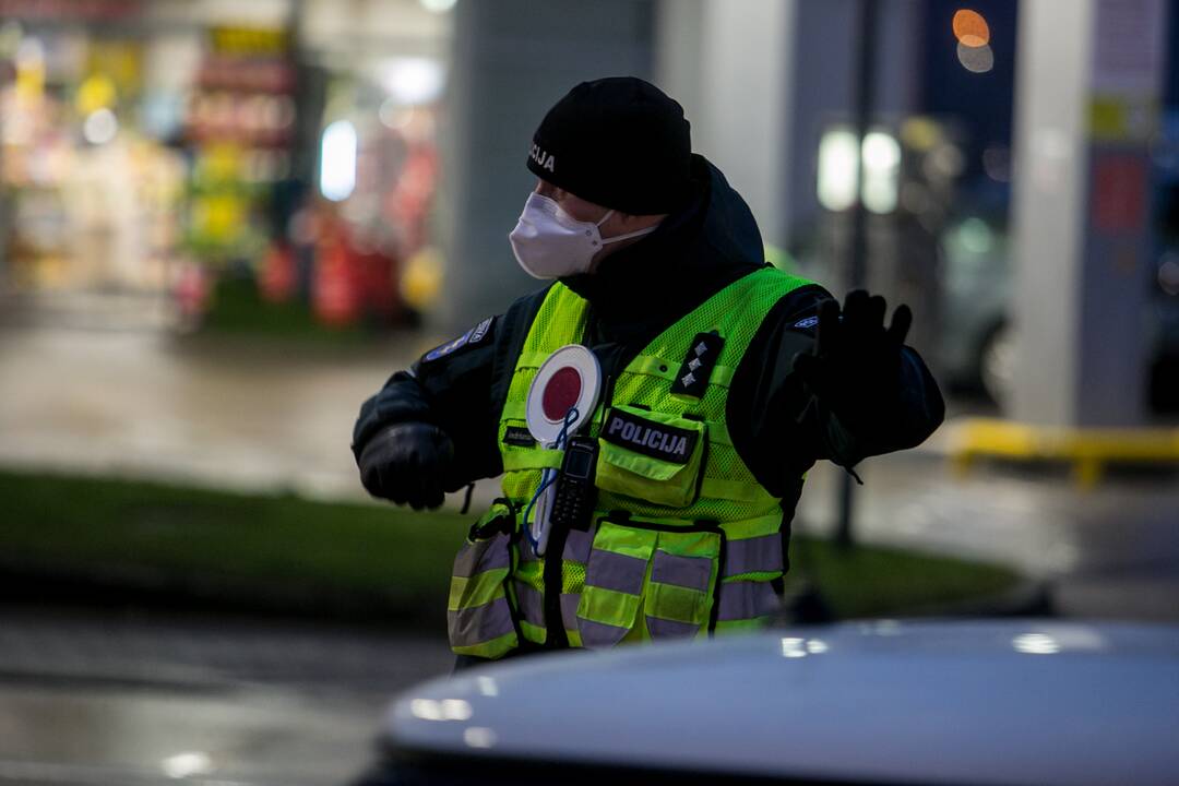 Šventiniai blokpostai Kaune: pareigūnai vykdo vairuotojų kontrolę