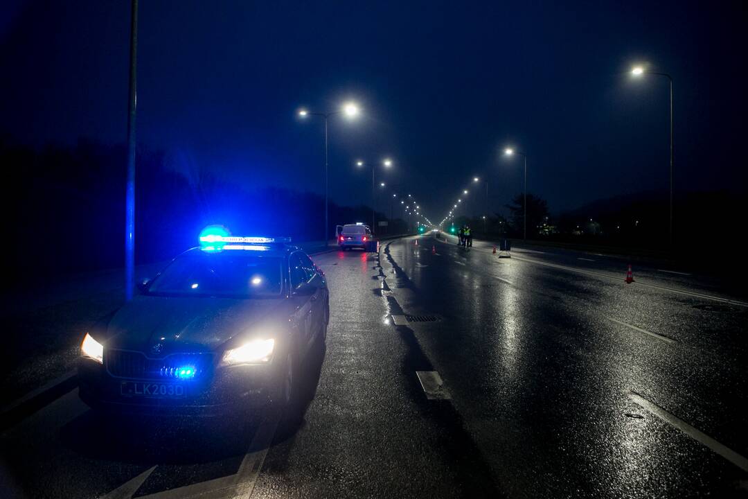 Šventiniai blokpostai Kaune: pareigūnai vykdo vairuotojų kontrolę