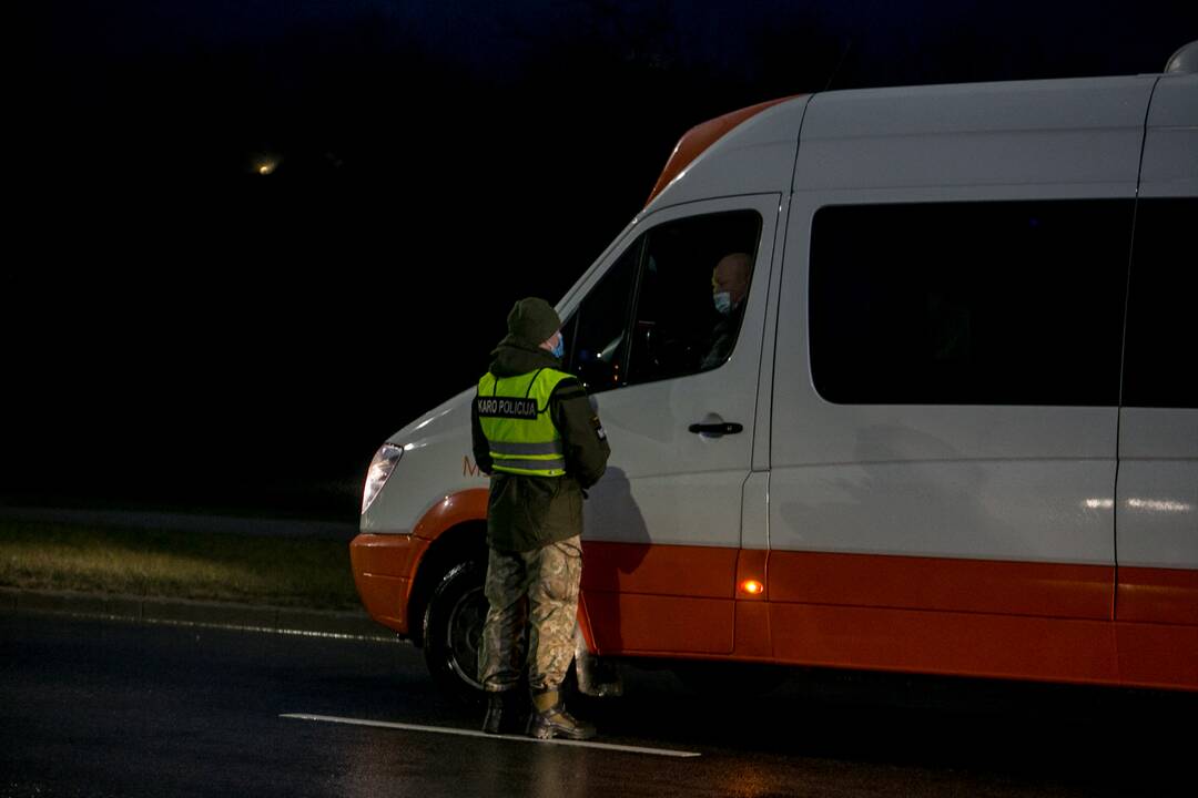 Šventiniai blokpostai Kaune: pareigūnai vykdo vairuotojų kontrolę