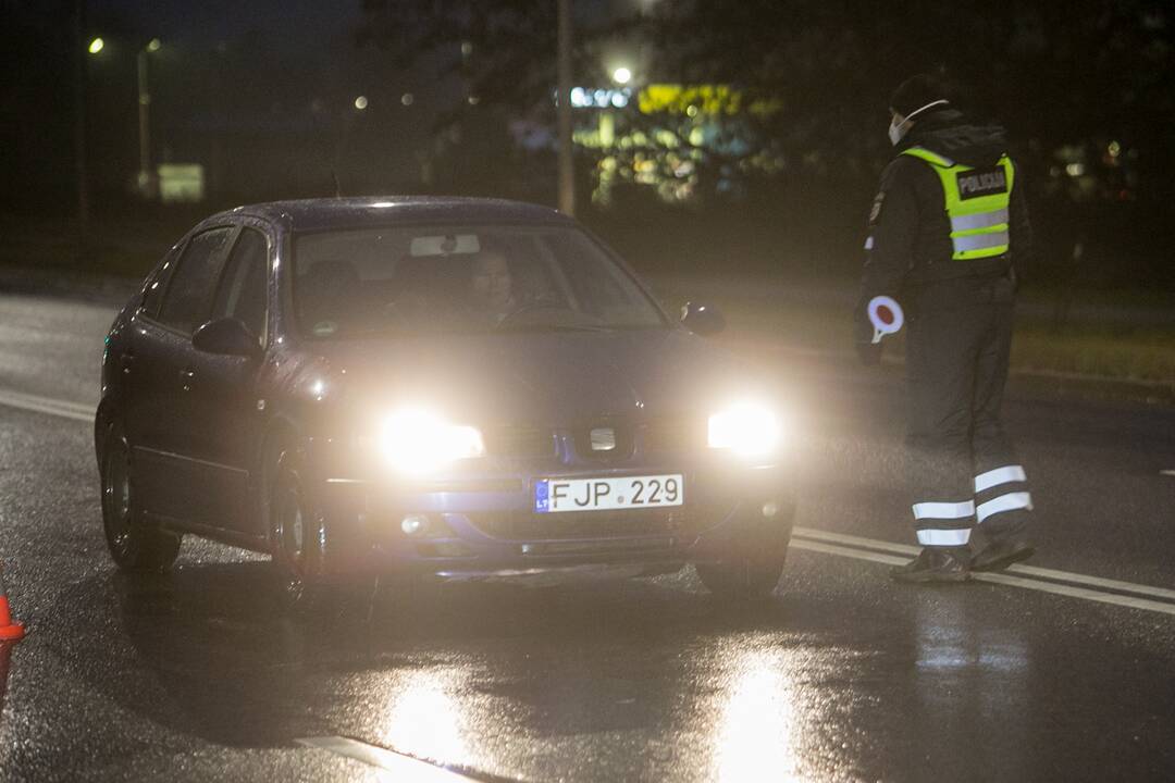 Šventiniai blokpostai Kaune: pareigūnai vykdo vairuotojų kontrolę