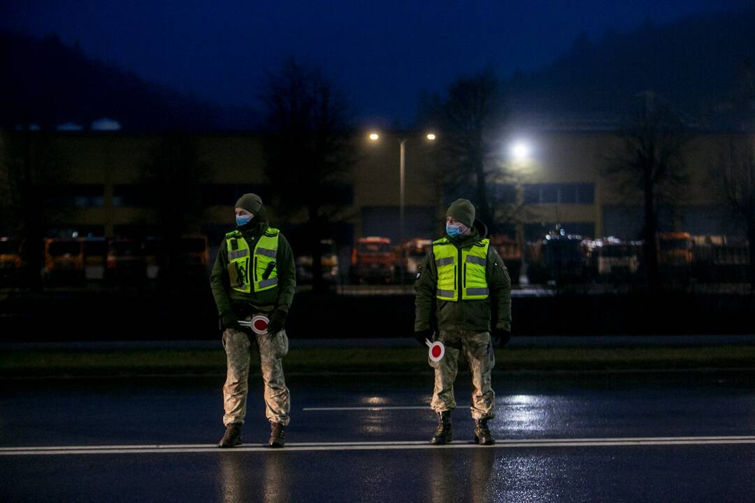 Šventiniai blokpostai Kaune: pareigūnai vykdo vairuotojų kontrolę