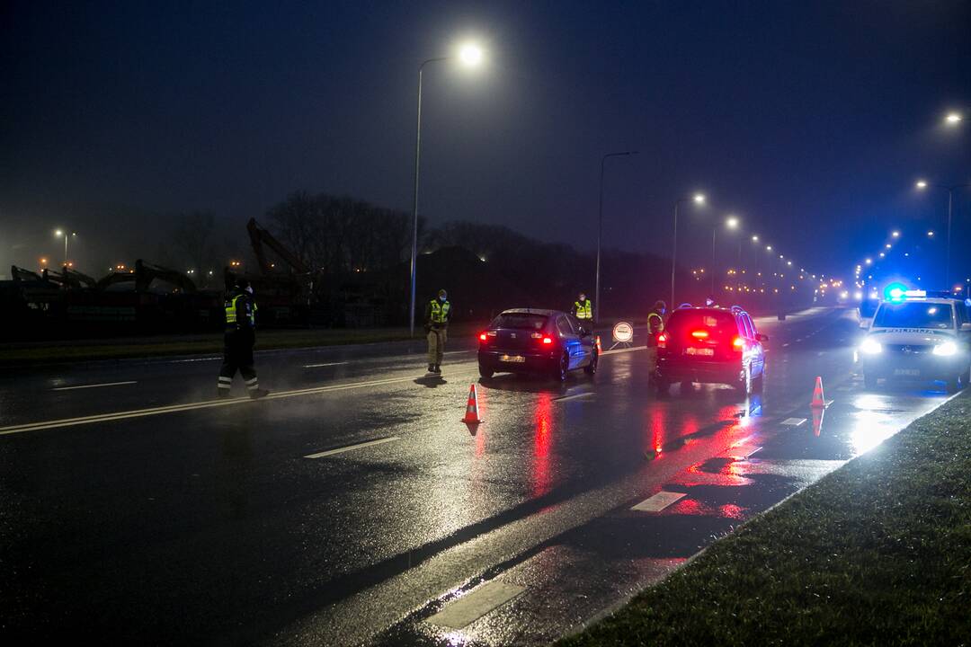 Šventiniai blokpostai Kaune: pareigūnai vykdo vairuotojų kontrolę