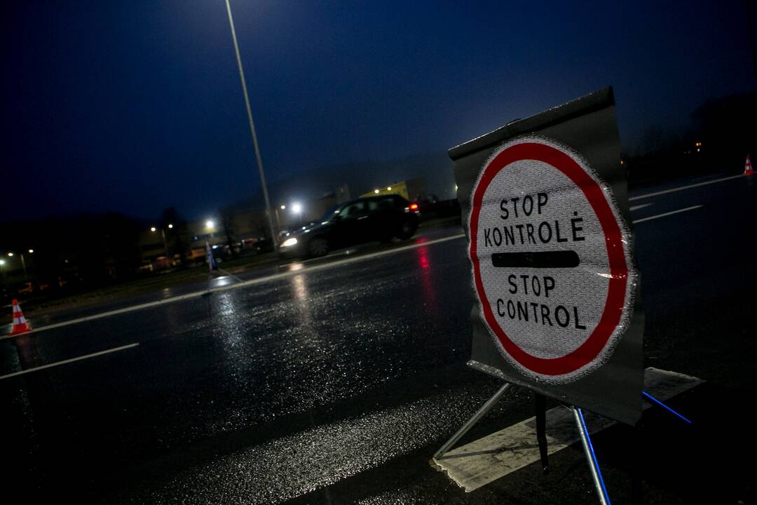 Šventiniai blokpostai Kaune: pareigūnai vykdo vairuotojų kontrolę