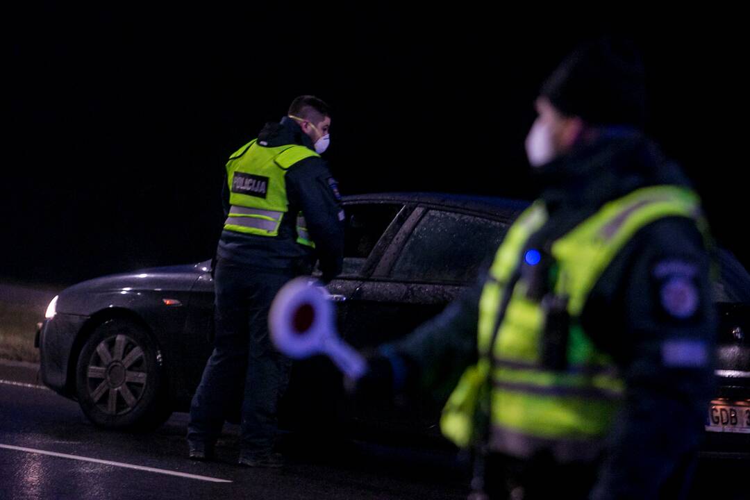 Šventiniai blokpostai Kaune: pareigūnai vykdo vairuotojų kontrolę