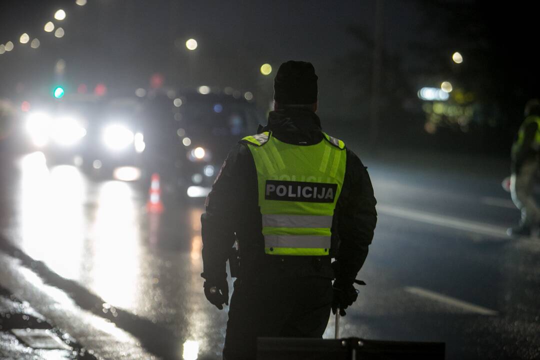 Šventiniai blokpostai Kaune: pareigūnai vykdo vairuotojų kontrolę