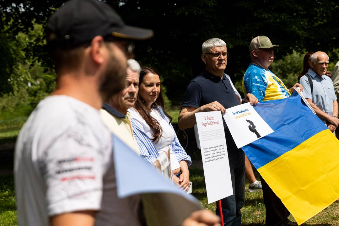 Protestas prie Rusijos ambasados dėl Ukrainoje grobiamų vaikų