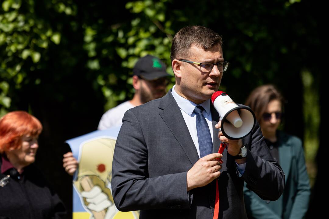 Protestas prie Rusijos ambasados dėl Ukrainoje grobiamų vaikų