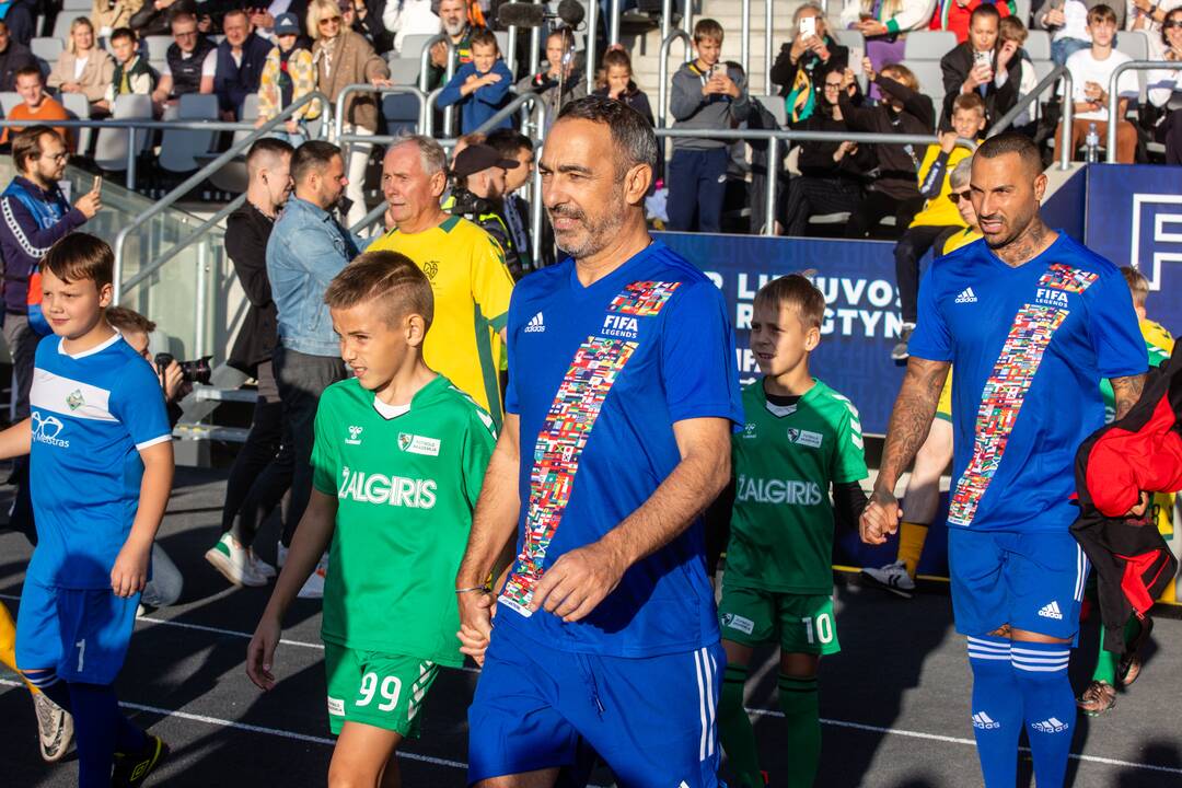  Pasaulio futbolo legendų rungtynės su legendiniais Lietuvos futbolininkais