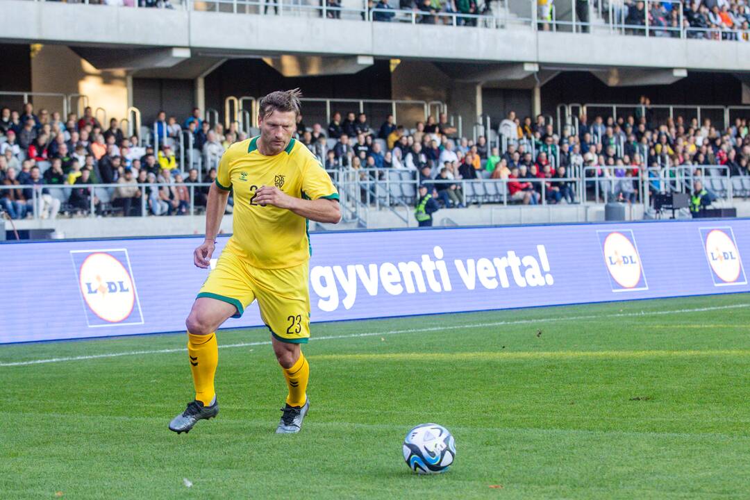  Pasaulio futbolo legendų rungtynės su legendiniais Lietuvos futbolininkais