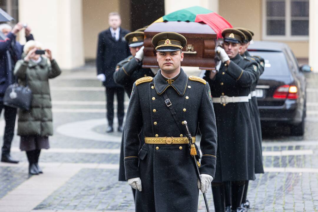  J. Vitkaus-Kazimieraičio palaikai atvežti į Šventų Jonų bažnyčią