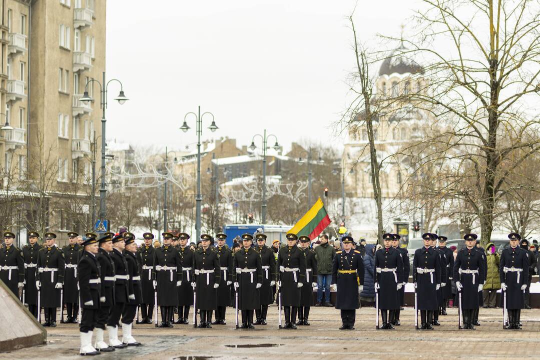 Valstybės vėliavos pakėlimo ceremonija Nepriklausomybės aikštėje 2024 m.