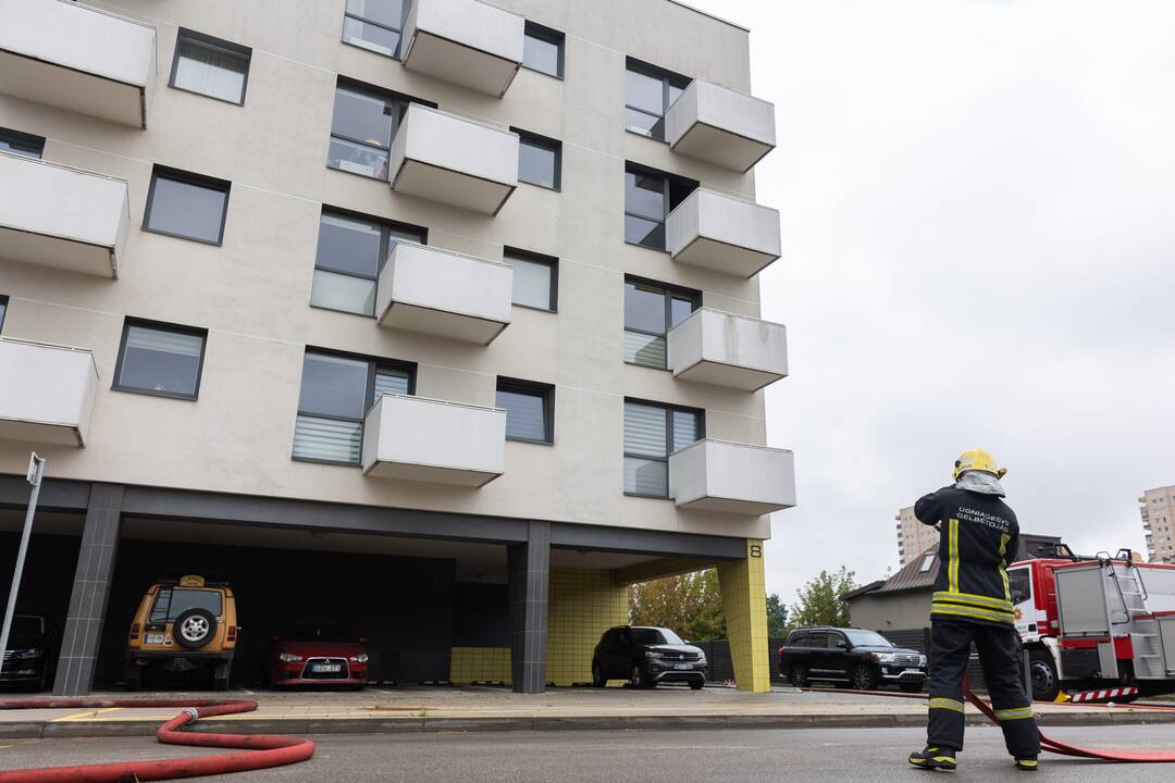 Vilniaus Trimitų gatvėje degė butas