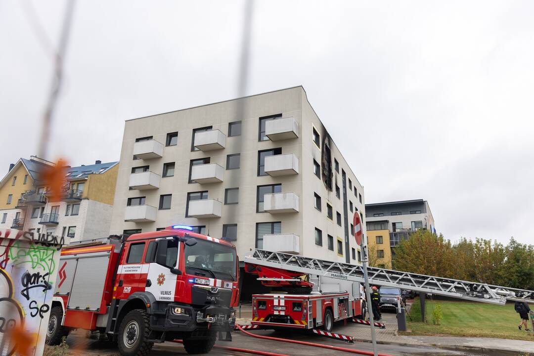 Vilniaus Trimitų gatvėje degė butas