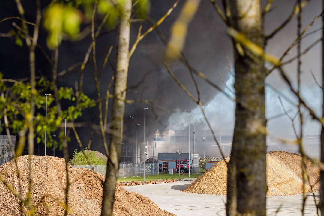 Gaisras atliekų tvarkymo gamykloje „Energesman“