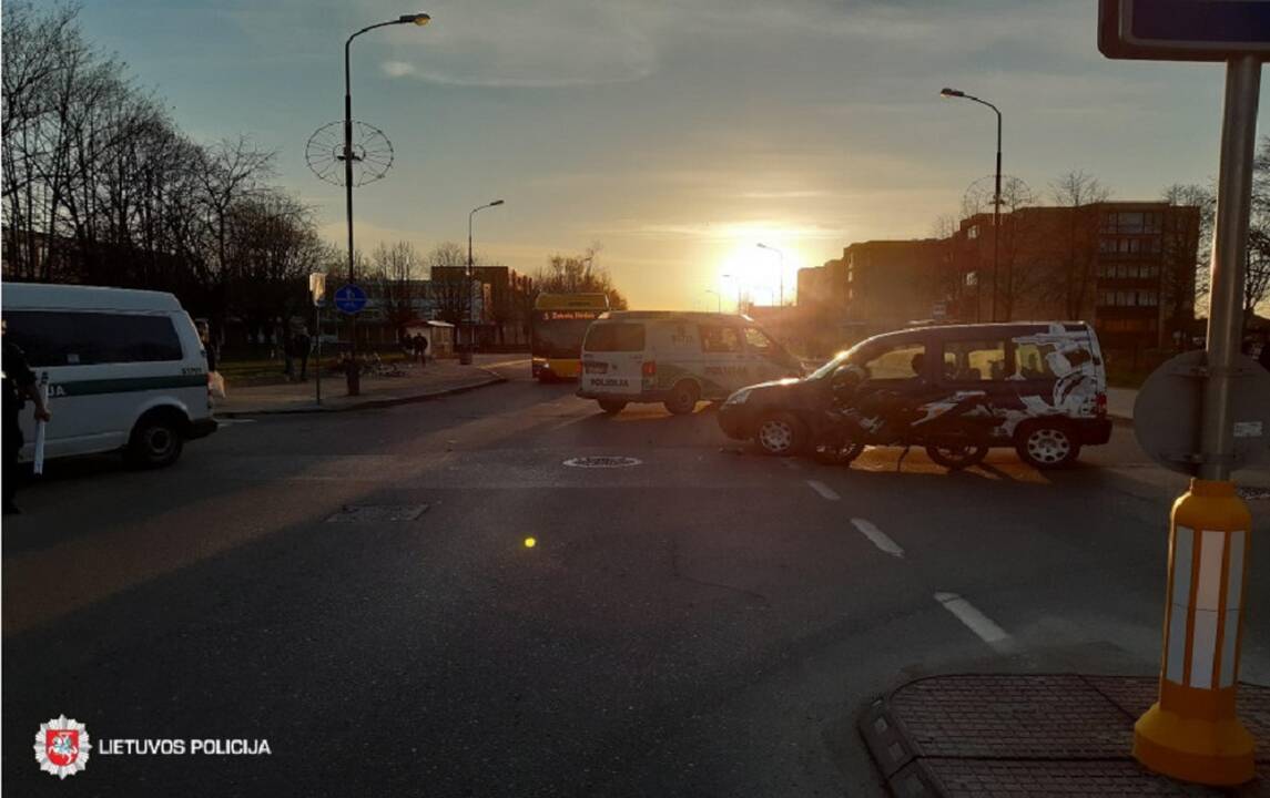 Avarijose Šiauliuose ir Raseinių rajone nukentėjo keturi mopedais važiavę paaugliai