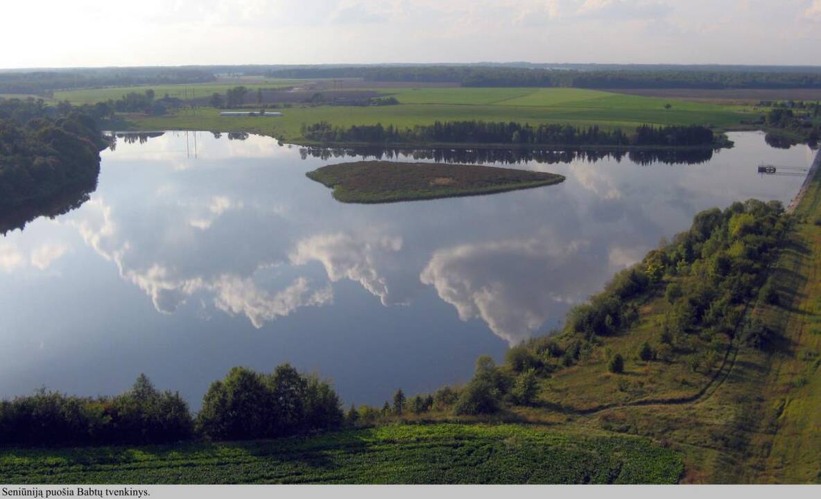 Planai: šiemet ketinama išasfaltuoti kelią, vedantį prie koplytstulpio Stepono Dariaus ir Stasio Girėno skrydžiui atminti.