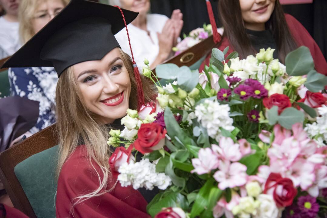 Svarbiausia: meilė įkvepia Violetą vėl tikėti, vėl kovoti už gyvenimą, todėl jos personažą scenoje įkūnijanti G.Bukinė visų pirma linki meilės.