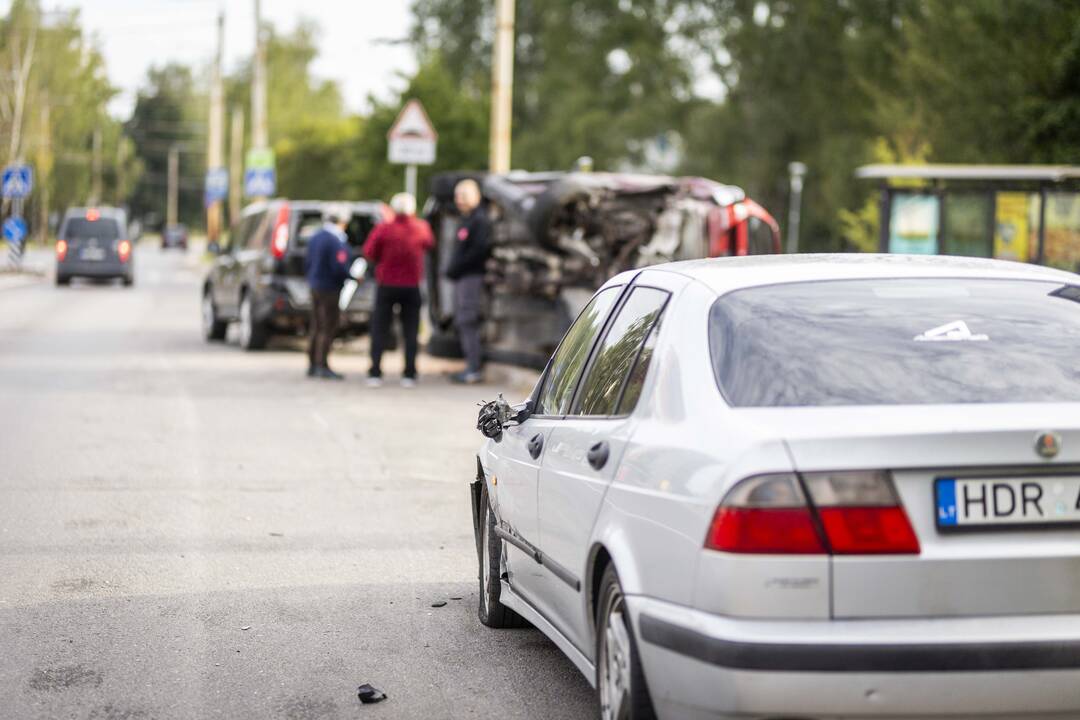 Vilniuje – girta moteris rėžėsi į šešis automobilius