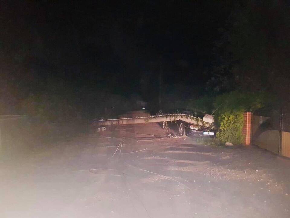 Po BMW smūgio į stulpą kai kurie Palemono gyventojai liko be elektros