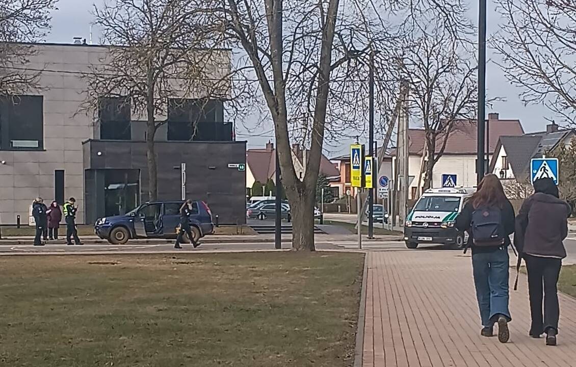 Alytuje automobilis partrenkė į kelią išbėgusią merginą: ji – medikų rankose