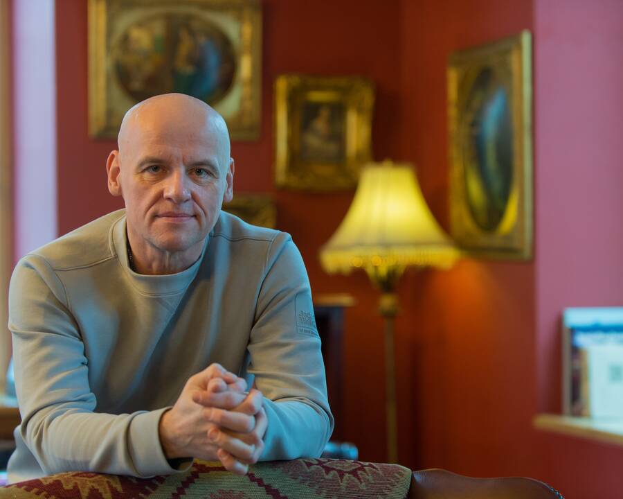 Rezultatas: aktorius Juozas Gaižauskas teigia rašęs tiesiog piligriminį romaną, o tai, kad "Dievą su šlepetėmis" ištiko tokia sėkmė, jam iki šiol sunkiai suvokiama.