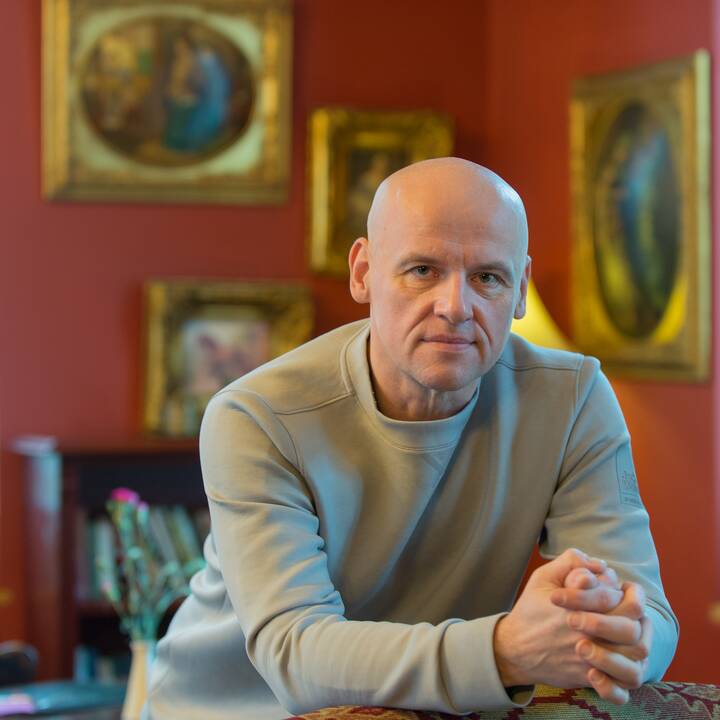Rezultatas: aktorius Juozas Gaižauskas teigia rašęs tiesiog piligriminį romaną, o tai, kad "Dievą su šlepetėmis" ištiko tokia sėkmė, jam iki šiol sunkiai suvokiama.