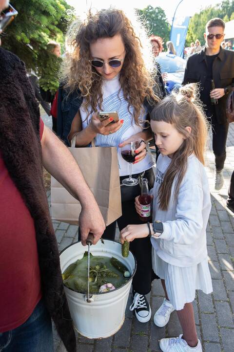 Akcentai: vitrinose įrengti dizaino objektai tapo tarsi nemokama paroda po atviru dangumi.